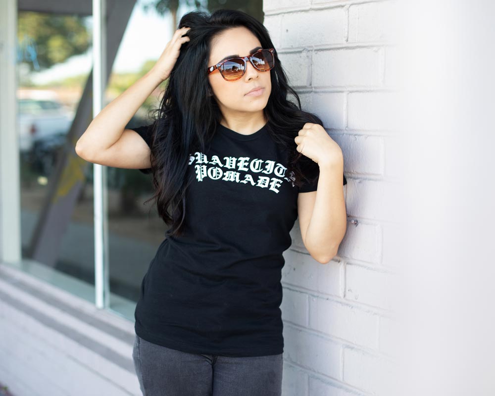 Suavecita Old E Tee - Lifestyle