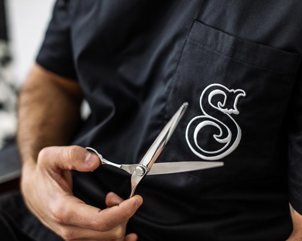 OG Barber Smock Black - Lifestyle